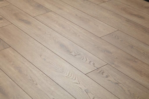 Французский ламинат 33класс 8мм AC5 Alsafloor (Альсафлор) OSMOZE 535 Дуб Пралине (Praline oak)
