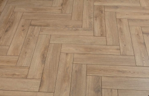 Французский ламинат 33 класс 12мм AC6 Alsafloor (Альсафлор) HERRINGBONE (Английская ёлка) 535 Дуб Пралине (Praline oak)