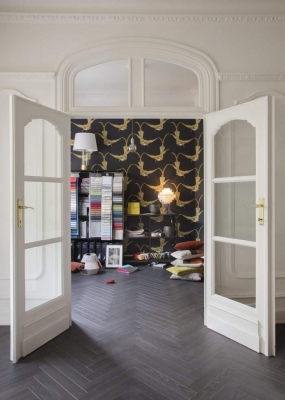 Ламинат BerryAlloc Chateau Charme Black B7516 Дуб темный 32 класс/AC4 английская елка