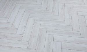 Французский ламинат 33 класс 12мм AC6 Alsafloor (Альсафлор) HERRINGBONE (Английская ёлка) 627 Дуб Полярный (Polar oak)