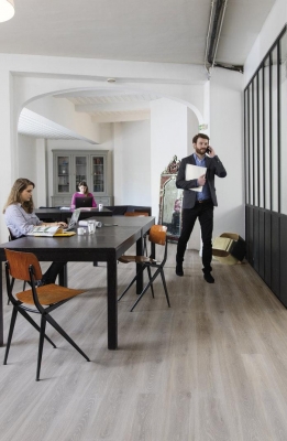 Ламинат BerryAlloc 62001186 Bloom Dark Brown (Блум Темно Коричневый) Smart 8 v4